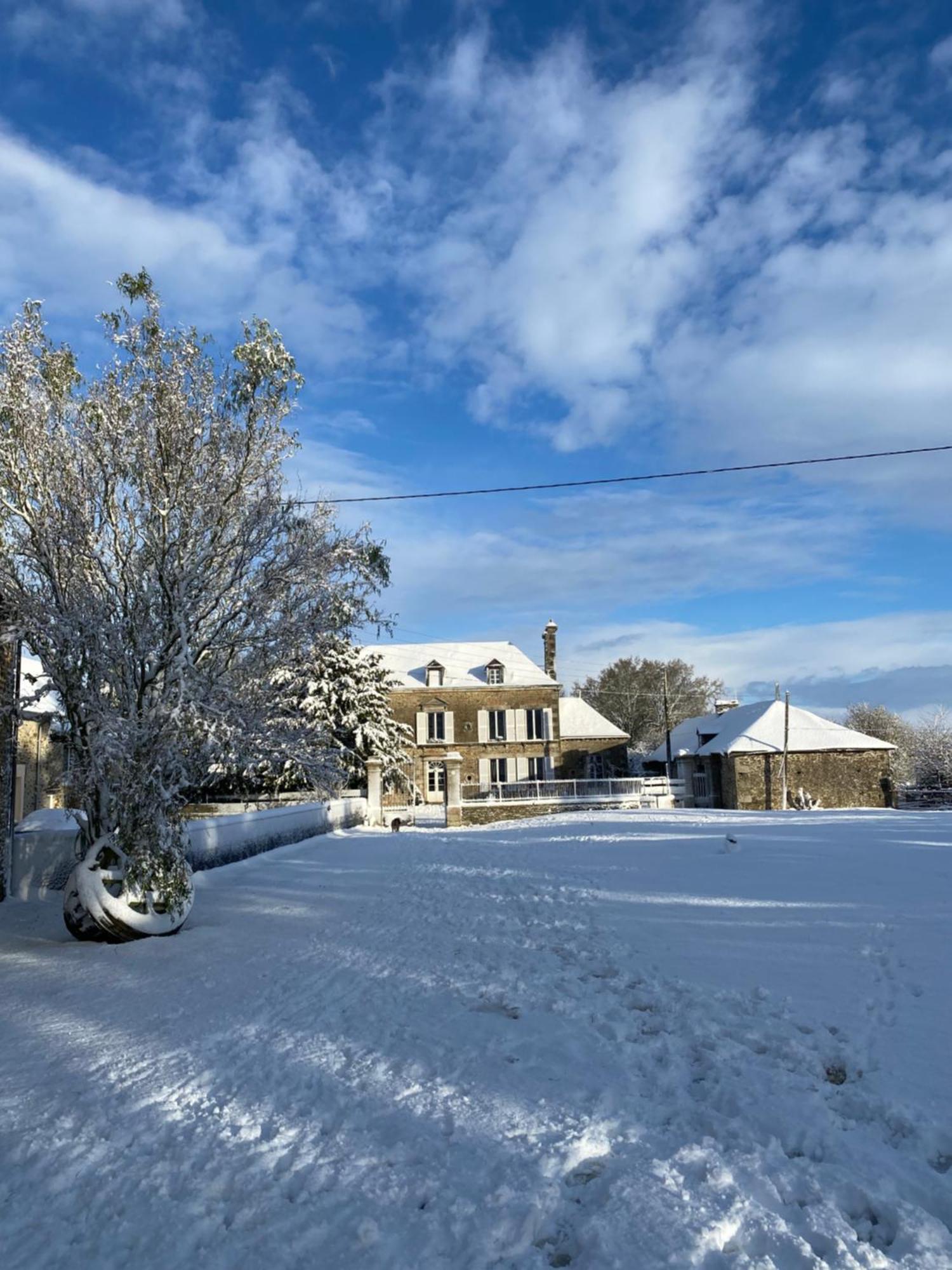 Apartament Chateau De La Robiniere Saint-Cyr-en-Pail Zewnętrze zdjęcie